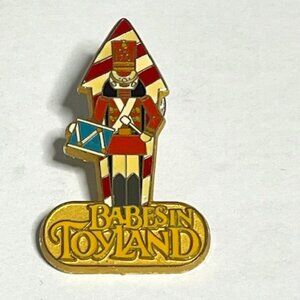 2001 Disney Babes in Toyland Soldier #95 Lapel Hat Vest Pin Gold Tone 1.75"
